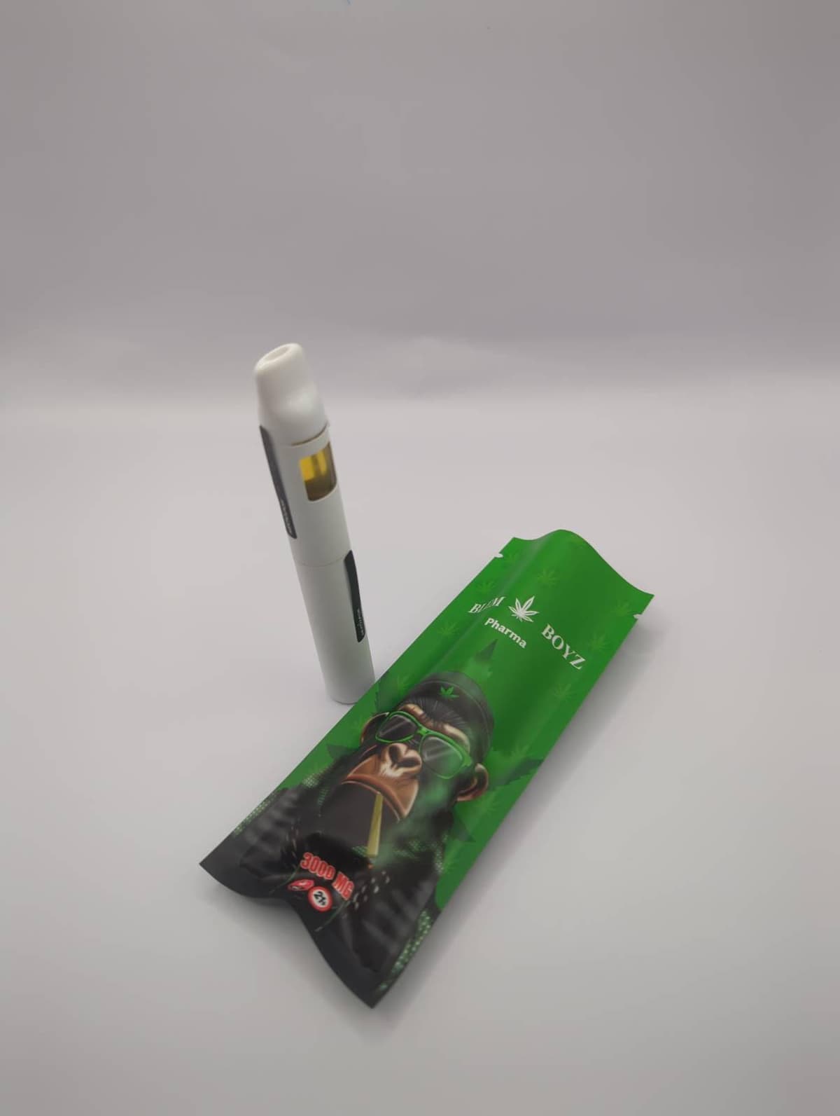 3000mg disposable THC vape pen with rechargeable battery UK - BLEM-BOYZ dispensary